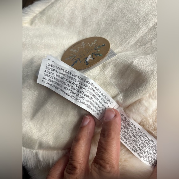 Scarf in Off White ! Super Soft!! And Long Too!! - Picture 2 of 6